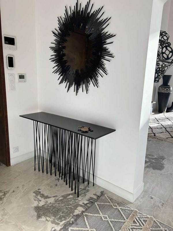 Salon design lumineux dans une villa de luxe à Tourtour