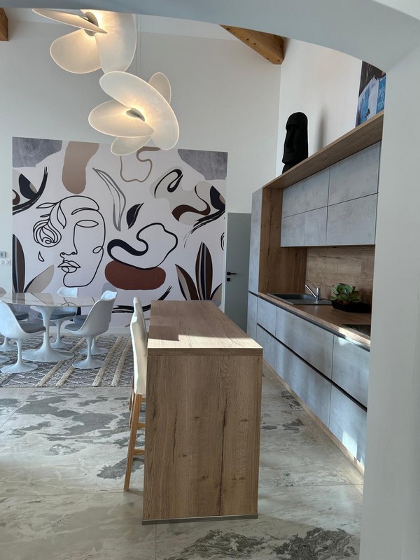 Salon design lumineux dans une villa de luxe à Tourtour