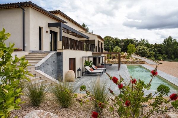 Piscine avec vue panoramique de la Villa ELLAROSE en Provence